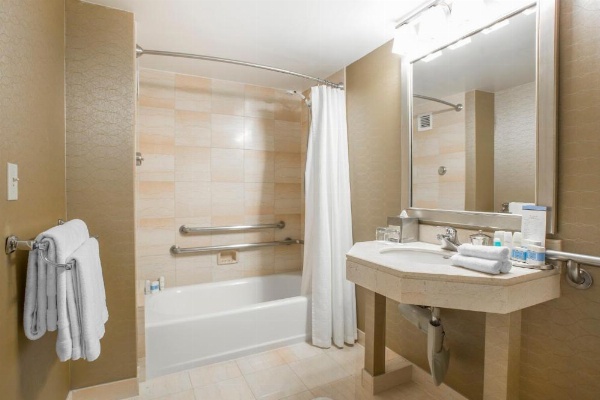 Omni Los Angeles Hotel At California Plaza image 18