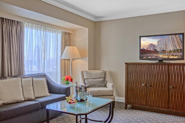 Omni Los Angeles Hotel At California Plaza image 22